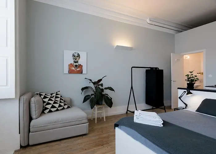 Baixa24 •p2r• Bright In Vibrant Downtown